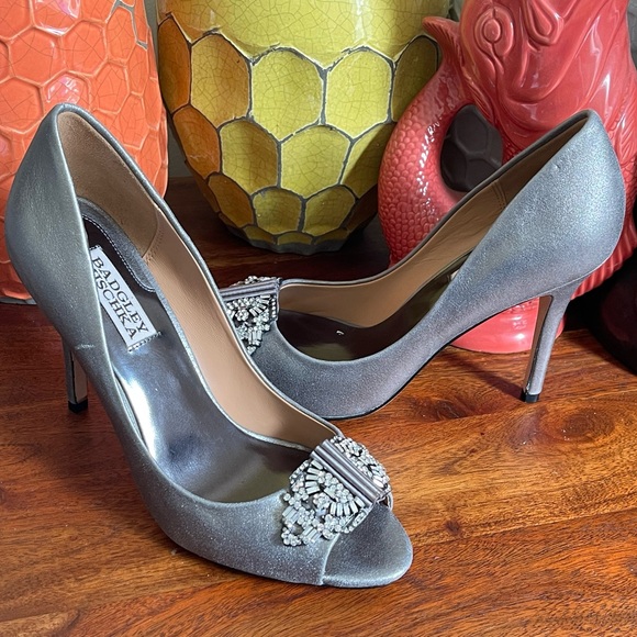 NIB Badgley Mischka “David’s II” Pewter Metallic Peep-toe Pump with Jewels - Picture 4 of 8